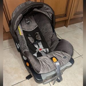 Chicco Keyfit 30 Infant Car Seat with Base